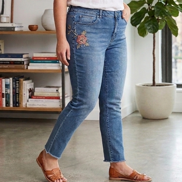 Tribal Denim - Tribal Blue Cropped Jeans with Rose Embroidery Size 14